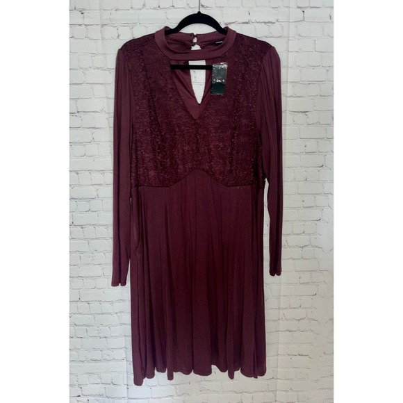 NWT Torrid Plus Size Plum Lace Mock Neck Long Sleeve Fit & Flare Dress Size 1 - Picture 4 of 6